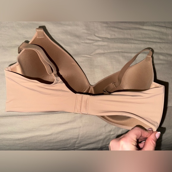 Like new: Lightly-Lined Wireless Bra by Victorias Secret 38DDD in Nude - Picture 2 of 3